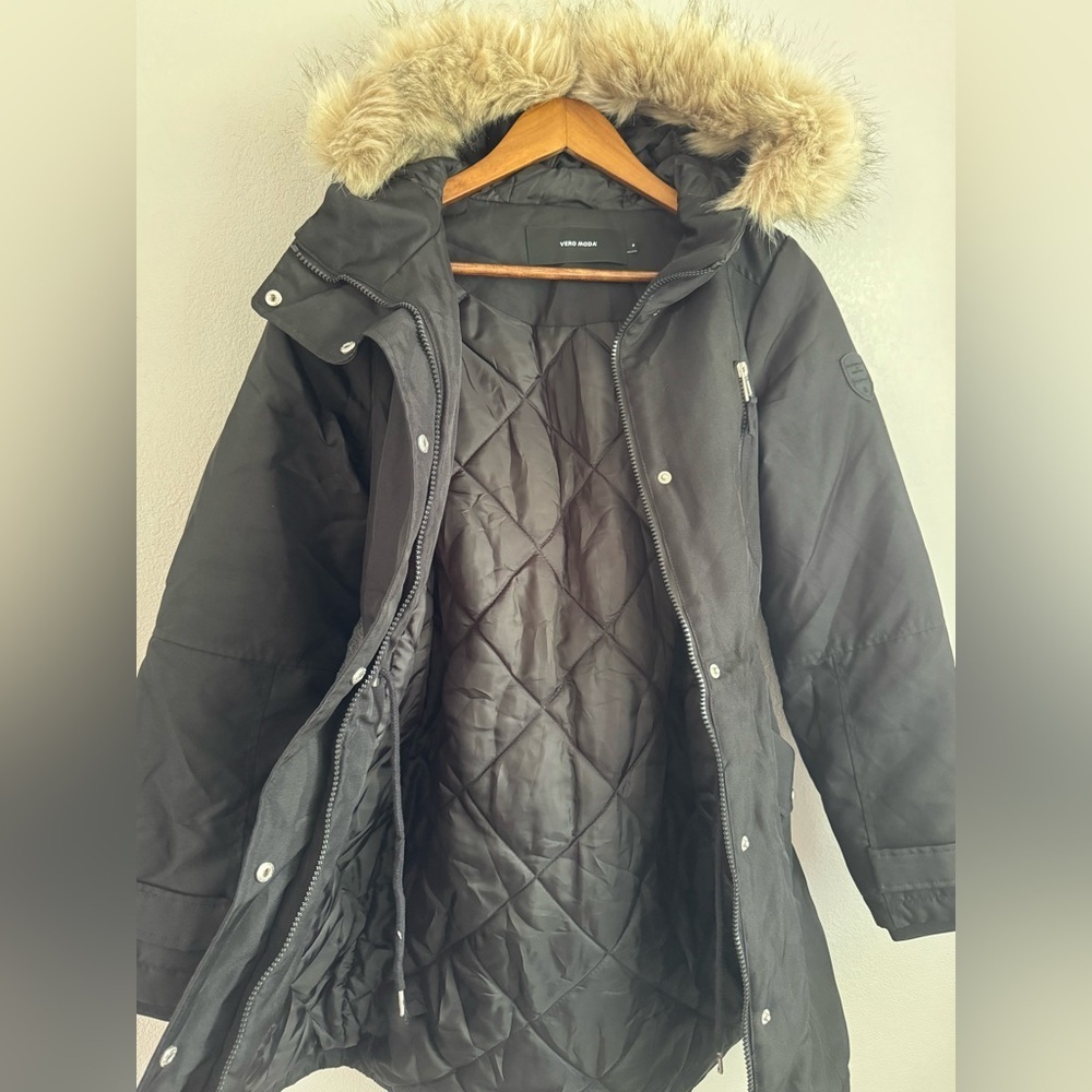 Vero Moda Women’s Black Parka Jacket with Tan Fur Trim Szie Small - Picture 6 of 6